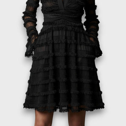 Vestido negro de encaje con volantes «Parisa»